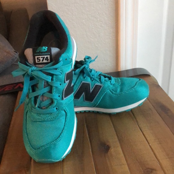 New balance shoes - Picture 3 of 5